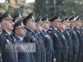 Müdafiə Nazirliyinin şəxsi heyəti İkinci Şəhidlər xiyabanını ziyarət edib - FOTOLAR