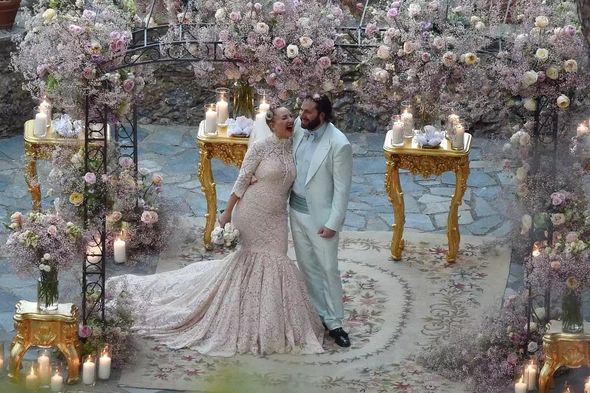 Tanınmış müğənni Sia gizlincə ərə getdi - FOTO