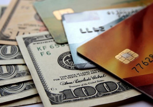Pulumuzu harda saxlayaq: Yastığın altı daha təhlükəsizdir, yoxsa bank kartları? – ARAŞDIRMA