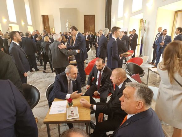 Azərbaycan, Türkiyə və Ermənistan liderlərinin qeyri-rəsmi görüşündən görüntülər - VİDEO