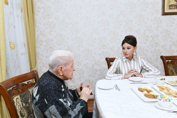 Mehriban Əliyeva Xalq artisti Əlibaba Məmmədovun evində qonaq olub - YENİLƏNİB + FOTO