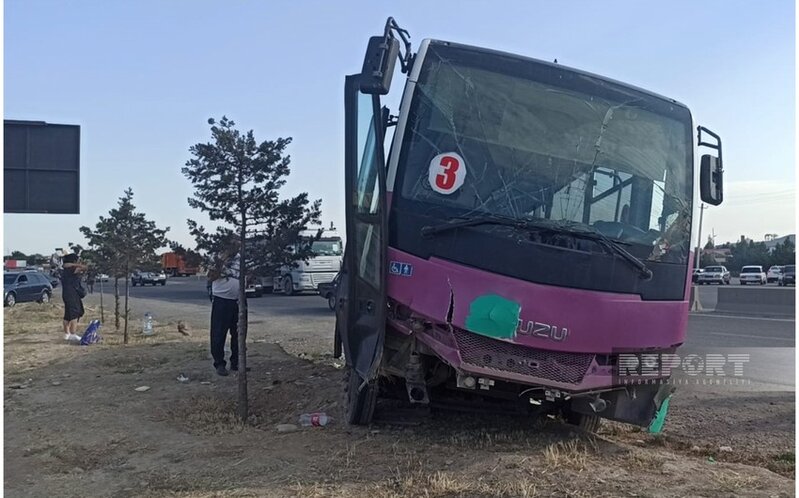 Sumqayıtda marşrut avtobusu TIR-la toqquşub, 11 nəfər xəsarət alıb