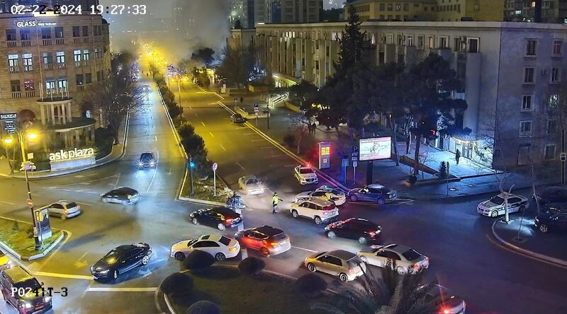 Restorandakı yanğına görə yol bağlandı - FOTO