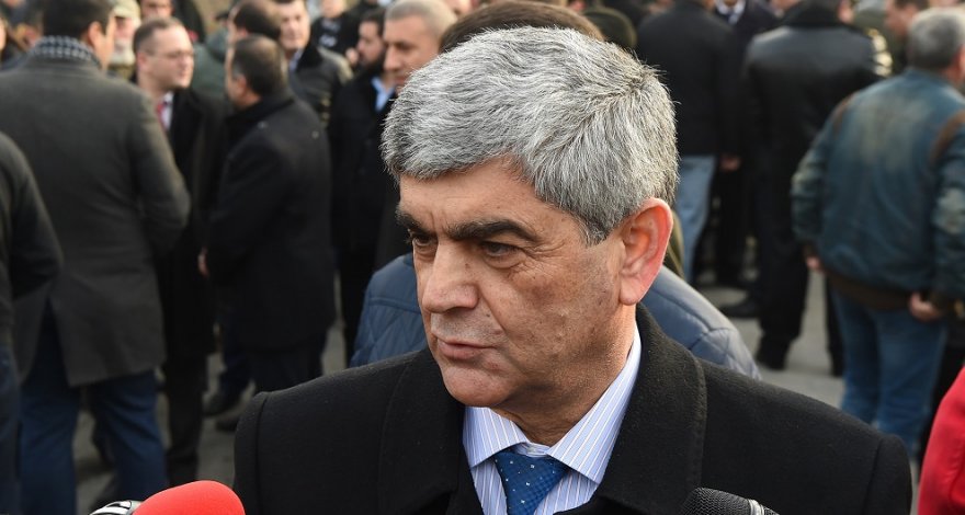 Qarabağ separatçıları Ermənistan baş nazirinə qarşı çıxdı: Paşinyanı həbs gözləyir