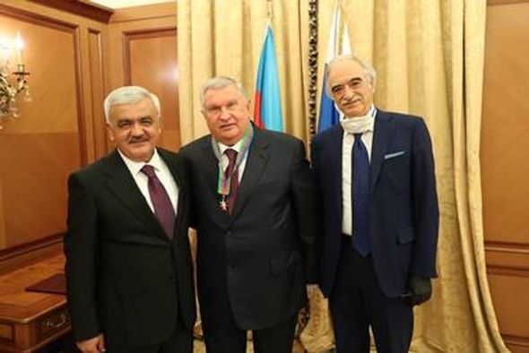 Səfir Polad Bülbüloğlu "Rosneft"in rəhbərinə "Dostluq" ordenini təqdim edib - FOTO
