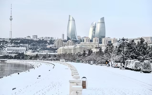 Bakıda avtobuslar sürüşərək toqquşdu - FOTO