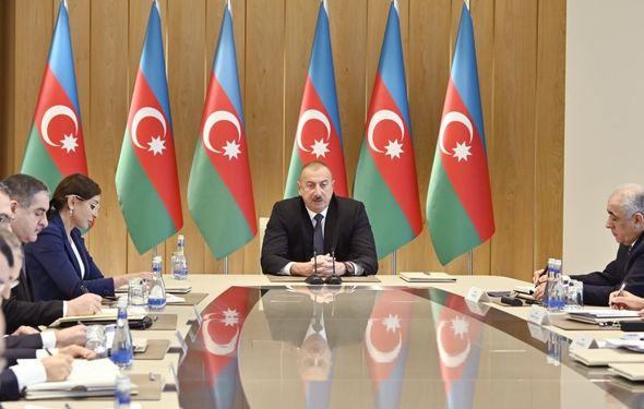 İlham Əliyevin yanında 2019-cu ilin yekunlarına həsr olunmuş müşavirə keçirilib - FOTO/VIDEO