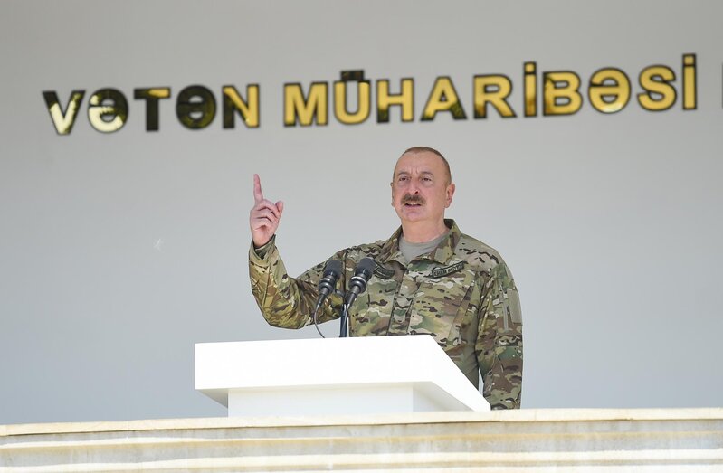 İlham Əliyev MN-in komando hərbi hissələrinin birində yaradılan şəraitlə tanış oldu - FOTOLAR