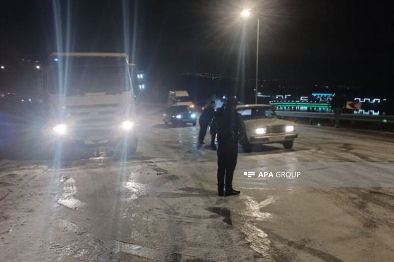 Şamaxı-İsmayıllı yolu güclü qar səbəbindən bağlanıb - FOTO