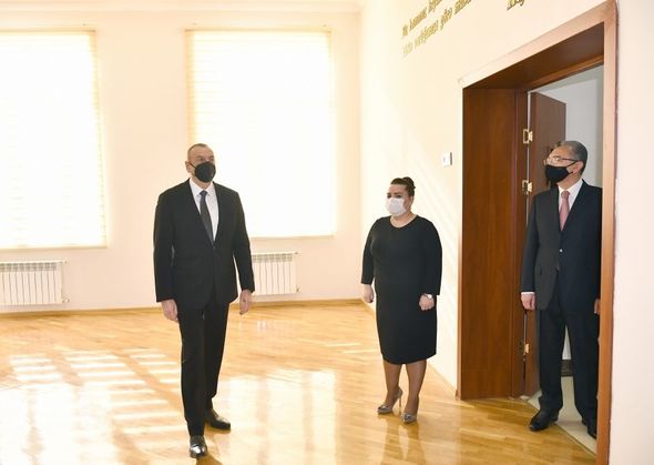 İlham Əliyev Bakıda yenidən tikilən məktəblərdə yaradılan şəraitlə tanış olub - FOTO/VİDEO