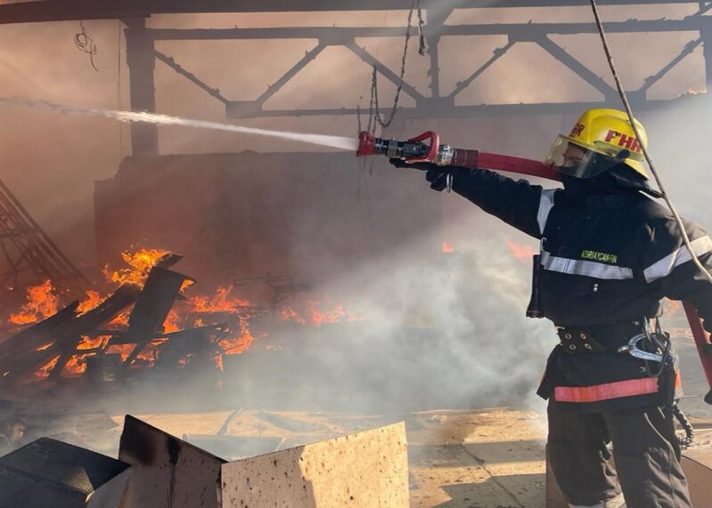 Bakıda ticarət mərkəzində yanğın oldu