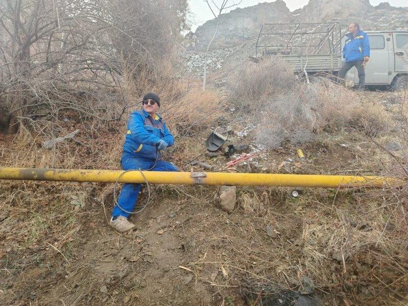 Naxçıvanda qaz xəttinə çırpılan maşın aşdı - FOTO