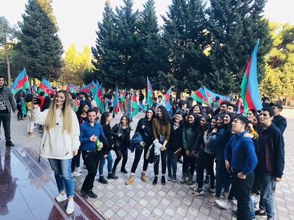 BDU-dan Bayraq Gününə töhfə: "Üç rəngin kölgəsində!" - FOTO/VİDEO