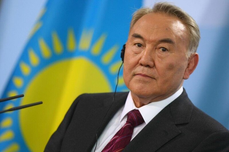 Nazarbayev prezidentlərlə birgə şəkil çəkdirmək istəmədi - VİDEO