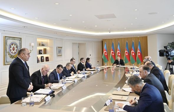 İlham Əliyevin yanında 2019-cu ilin yekunlarına həsr olunmuş müşavirə keçirilib - FOTO/VIDEO