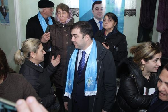 Emin Hacıyev seçiciləri ilə görüşüb - FOTO