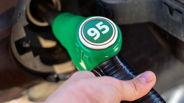 Aİ-95 markalı benzinə tələbat niyə azalıb? - İqtisadçı səbəbi açıqladı