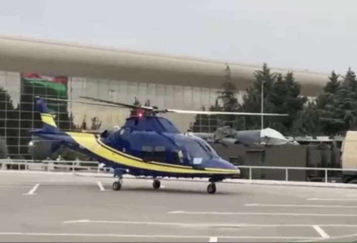 İtaliya istehsalı olan helikopter Bakıda eniş etdi: 'ADEX'də təqdim olunacaq