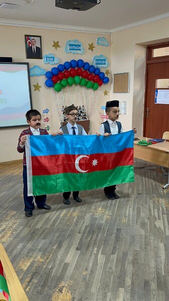 221 nömrəli məktəbdə Dövlət Bayrağı Günü qeyd olunub - FOTOLAR