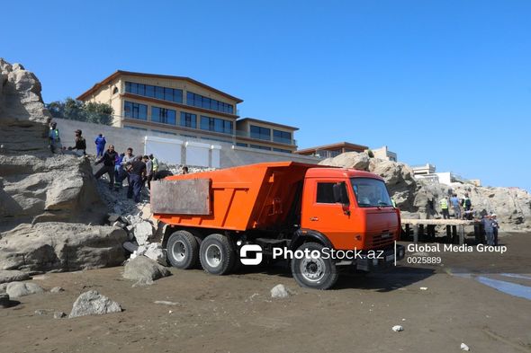 Buzovna qayalarındakı qanunsuz tikililərin sökülməsinə kim əngəl törədir? - 