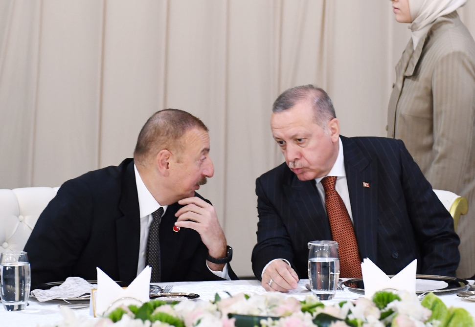 İlham Əliyev TANAP-ın Avropa ilə birləşən hissəsinin açılış mərasimindən sonra verilən ziyafətdə - FOTO