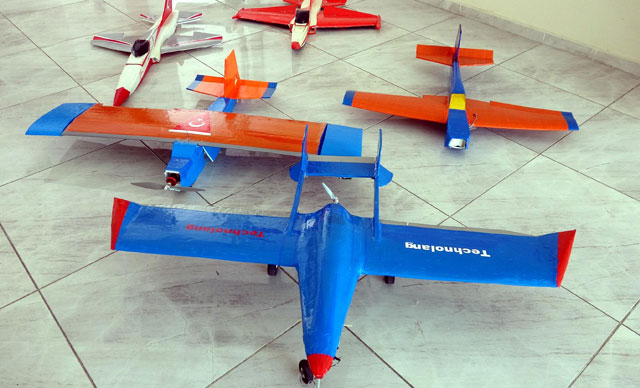 Türkiyəli şagirdlər pilotsuz təyyarə modeli hazırladılar - FOTO