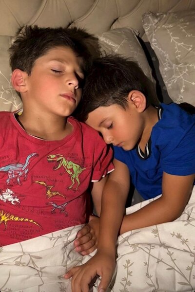 Muraddan oğulları ilə bağlı paylaşım - FOTO