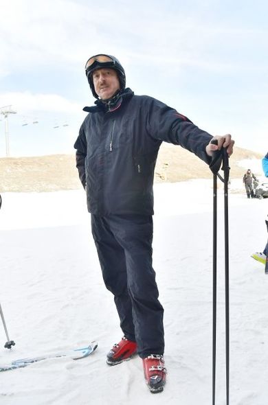 İlham Əliyev və Mehriban Əliyeva "Şahdağ" Turizm Mərkəzində - YENİLƏNİB+FOTO