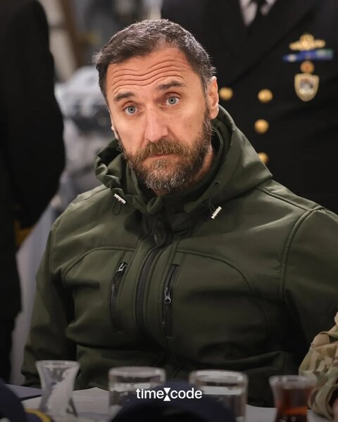 İllər sonra ekrana dönən aktrisa çəkiliş meydançasında - FOTOLAR