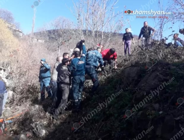 Ermənistanda məktəbliləri daşıyan avtobus aşdı: 15 nəfər yaralandı - FOTO 