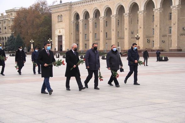 Gəncədə ümummilli lider Heydər Əliyevin xatirəsi yad edilib - FOTO