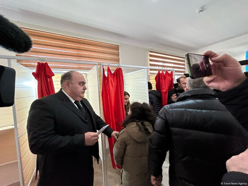 Prezidentliyə namizəd Fuad Əliyev səs verib - FOTO