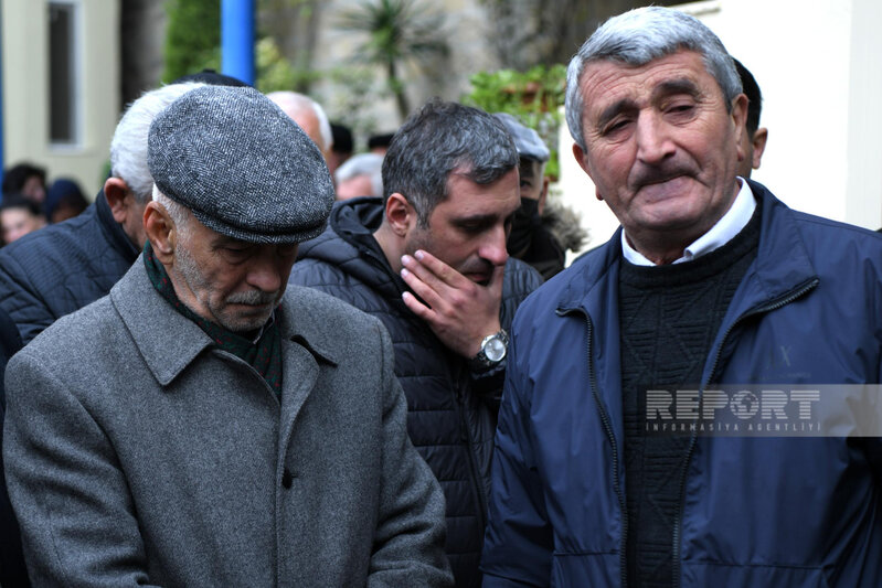 Bakıda avtomobillə vurularaq öldürülən alim dəfn olundu - FOTO