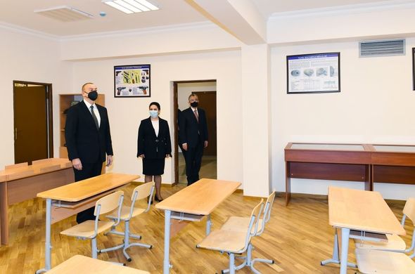 İlham Əliyev Bakıda yenidən tikilən məktəblərdə yaradılan şəraitlə tanış olub - FOTO/VİDEO