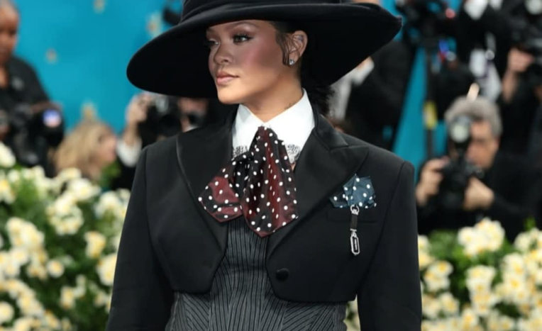 Rihanna növbəti dəfə ana olacaq