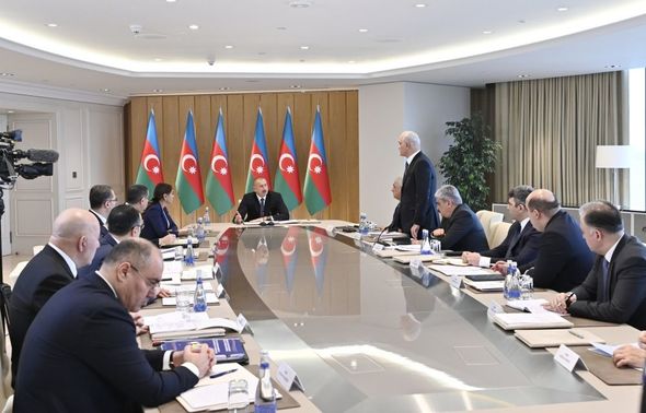 İlham Əliyevin yanında 2019-cu ilin yekunlarına həsr olunmuş müşavirə keçirilib - FOTO/VIDEO