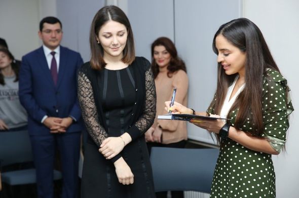 Leyla Əliyeva Seçenov adına Dövlət Tibb Universitetinin Bakı filialında poeziya gecəsində iştirak edib - FOTO