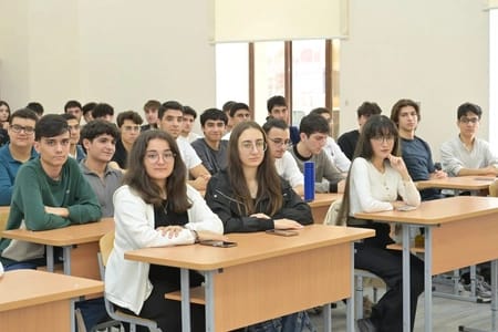 Emin Əmrullayev və Erol Özvar Türkiyə–Azərbaycan Universitetində tələbələrlə görüşüblər