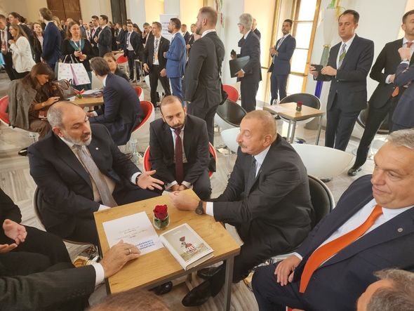 Azərbaycan, Türkiyə və Ermənistan liderlərinin qeyri-rəsmi görüşündən görüntülər - VİDEO