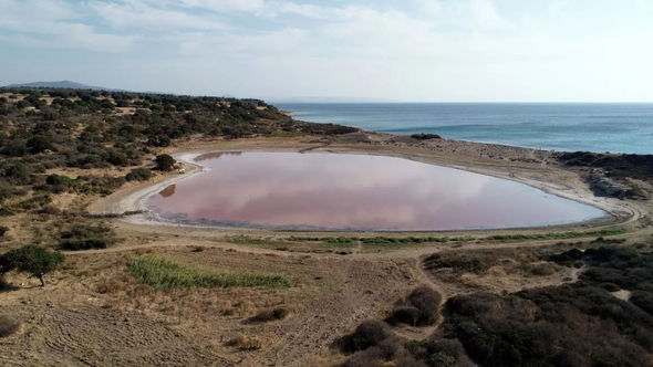 İki min illik antik liman ürək şəkilli çəhrayı gölə çevrildi - FOTO