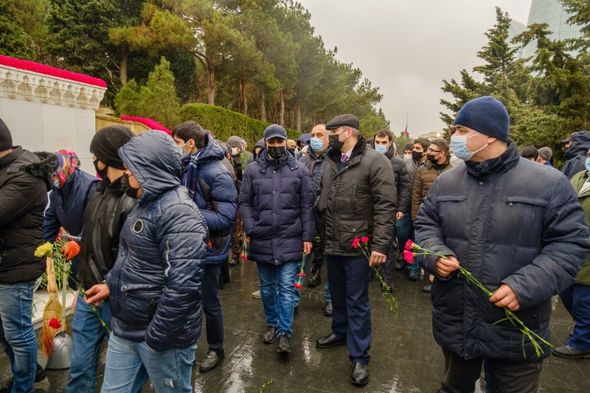 Gənclər təşkilatları 20 Yanvar şəhidlərinin xatirəsini yad etdilər - FOTO