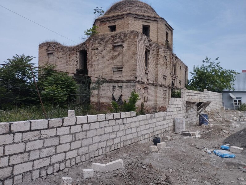 Abidənin yanında qanunsuz tikintinin qarşısı alındı - FOTO