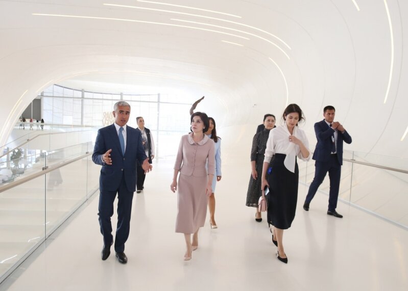 Özbəkistan Prezidentinin xanımı Heydər Əliyev Mərkəzində - FOTOLAR