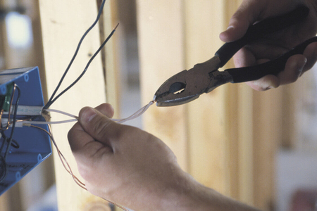 Goranboyda yeniyetməni elektrik cərəyanı vurub