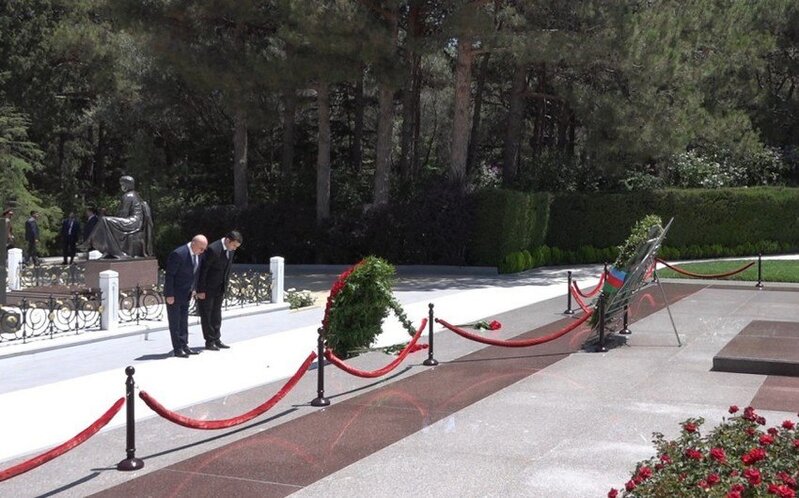 Kəmaləddin Heydərov BMMT-nin yeni Baş katibi ilə Fəxri xiyabanı ziyarət edib - FOTO