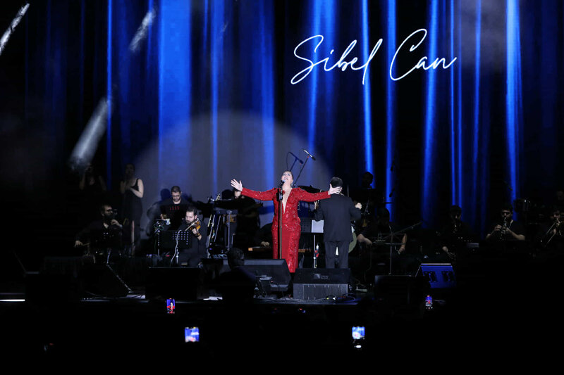 Sibel Canın rəngarəng Bakı konserti - FOTOLAR