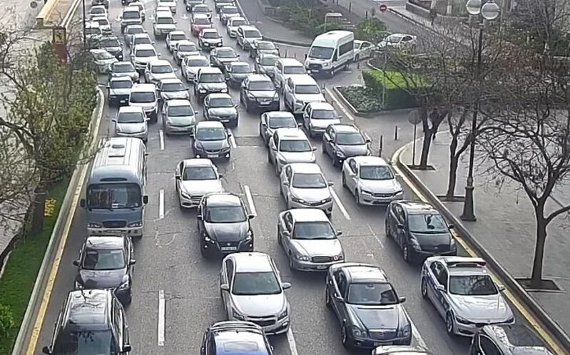 Bakıda sıxlıq olan yollar açıqlandı - SİYAHI