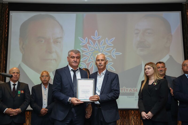 Yeni Azərbaycan Partiyasının yaradılmasının 30 illiyinə həsr olunan konfrans keçirilib - FOTOLAR
