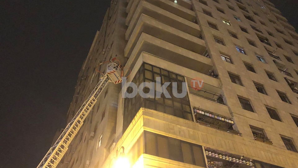 Siqaret kötüyü Bakıda hündürmərtəbəli binada yanğına səbəb oldu - FOTO 