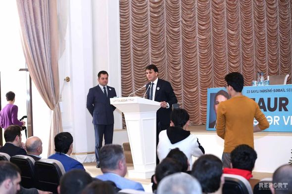 Zaur Darabzadə ilə görüş üçün ayrılan məkana seçicilər sığmadı - FOTO/VİDEO